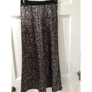 Victoria Secret skirt Flower Slip On  Elastic Waist Satin Feel size extra small